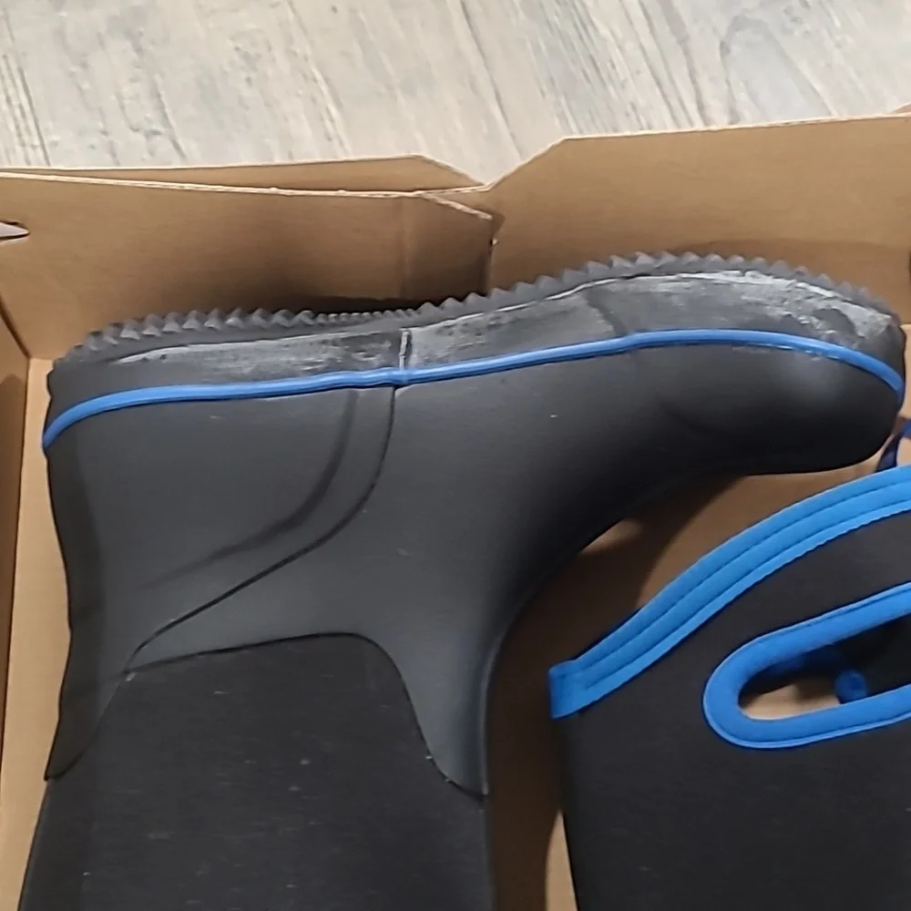 DSG Sonwbound Blue/Black Boots Size 5